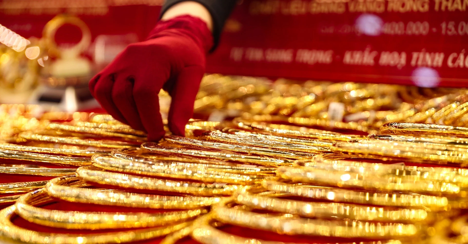 Giá vàng chiều nay 4/3/2026: Thế giới tăng trở lại, trong nước giảm 4 triệu