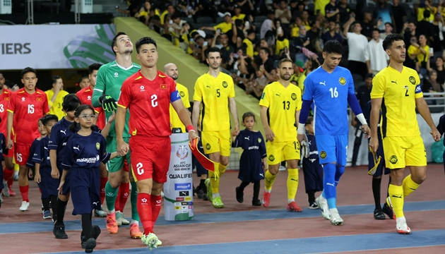 Đội tuyển Malaysia đối mặt nhiều ngờ vực trước cuộc tái đấu Việt Nam do bê bối nhập tịch.