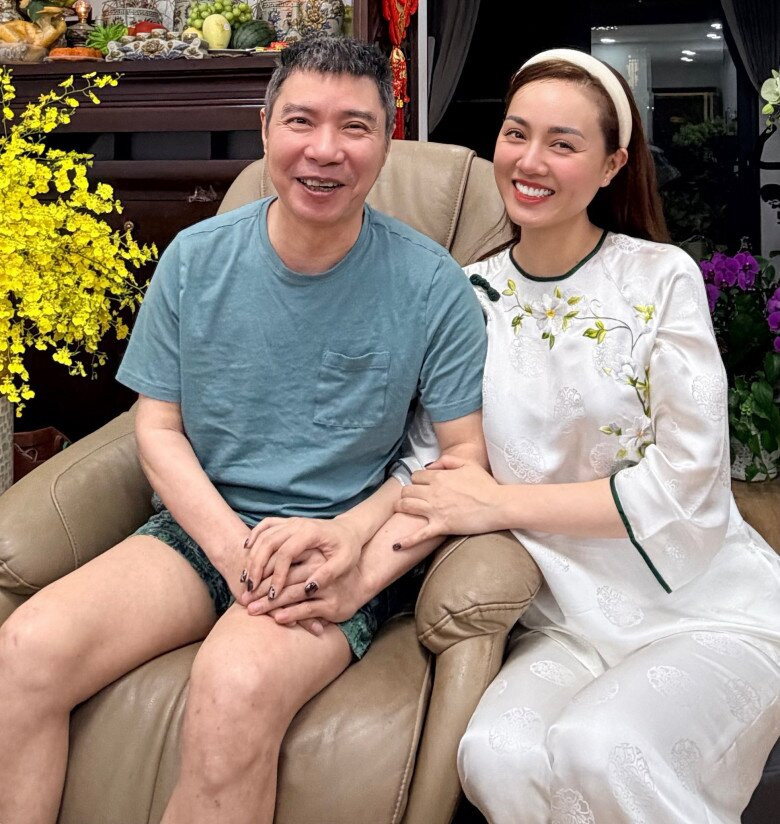 Bảo Anh hạnh phúc bên con gái Misumi trong ngày sinh nhật.