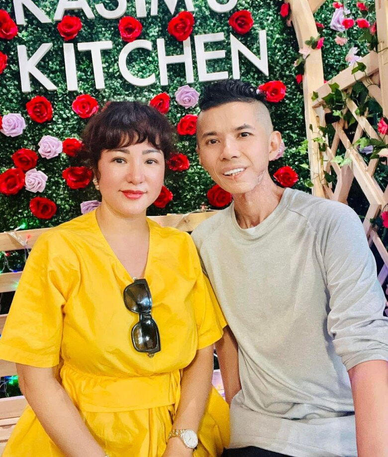 Thúy Nga bàng hoàng khi hay Kasim Hoàng Vũ đã ra đi, nhiều lần gọi điện thoại cho cố ca sĩ.
