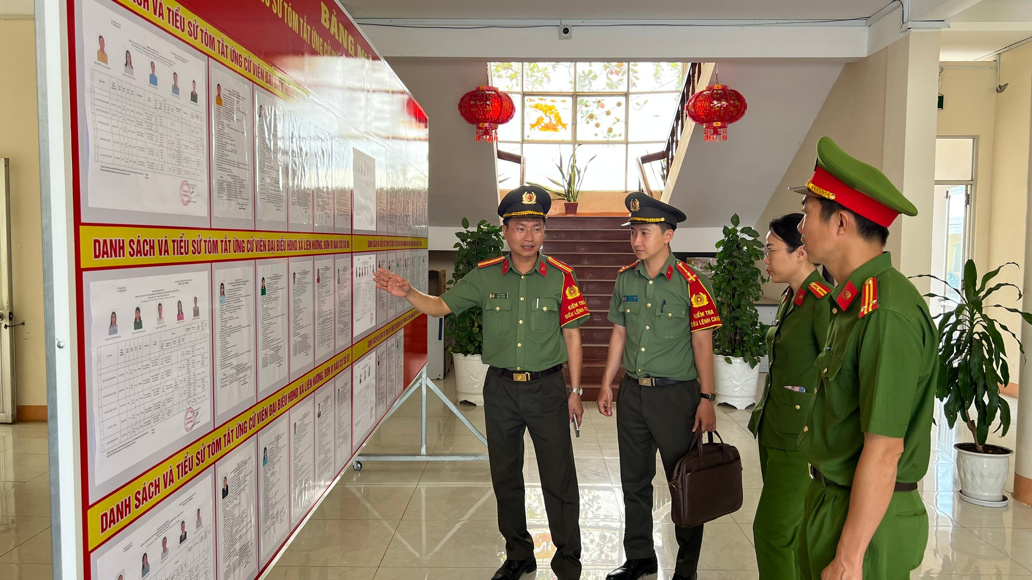 Kiểm tra điều lệnh tại các điểm bầu cử
