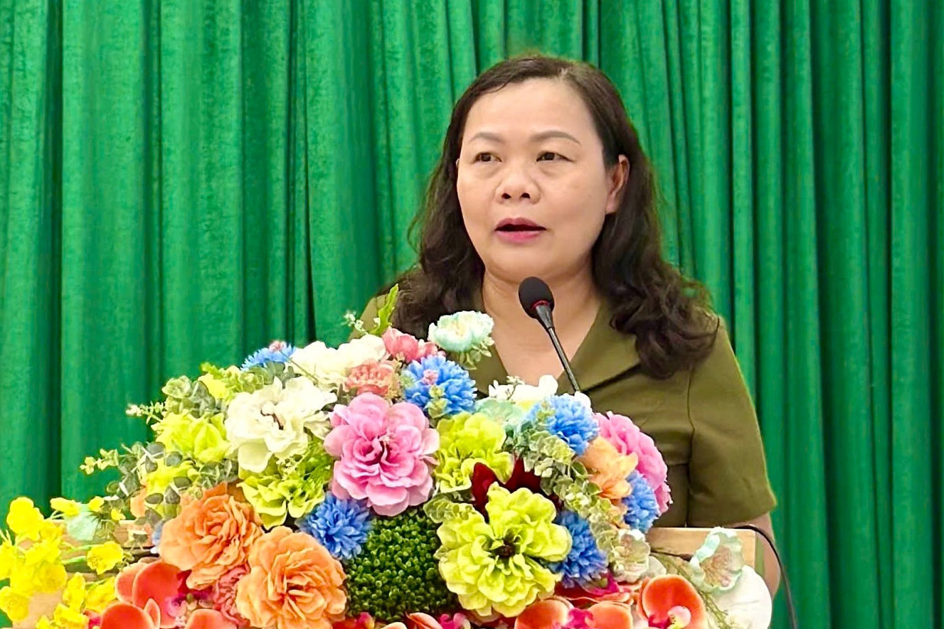 ba-nguyen-thi-thuan-bich-trinh-bay-chuong-trinh-hanh-dong(2).jpg
