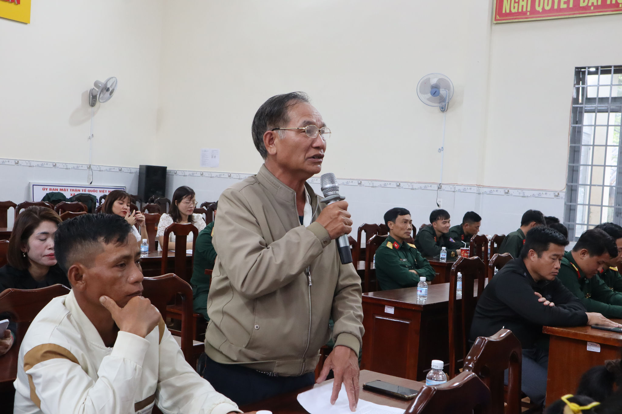 Cử tri nêu ý kiến về vấn đề chống hàng giả, hàng nhái trong vật tư nông nghiệp