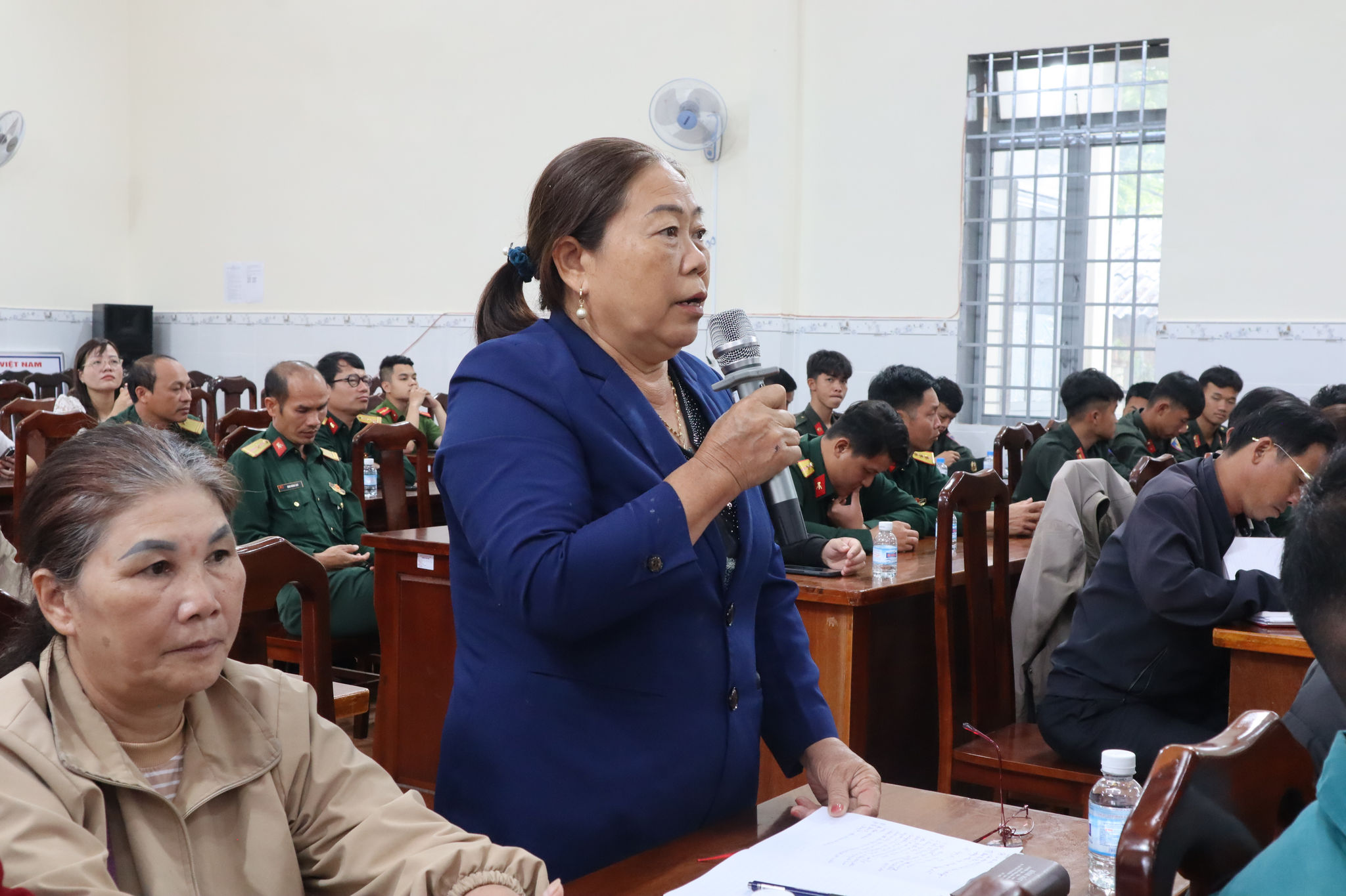 Cử tri quan tâm đến vấn đề giải quyết việc làm cho thanh niên địa phương