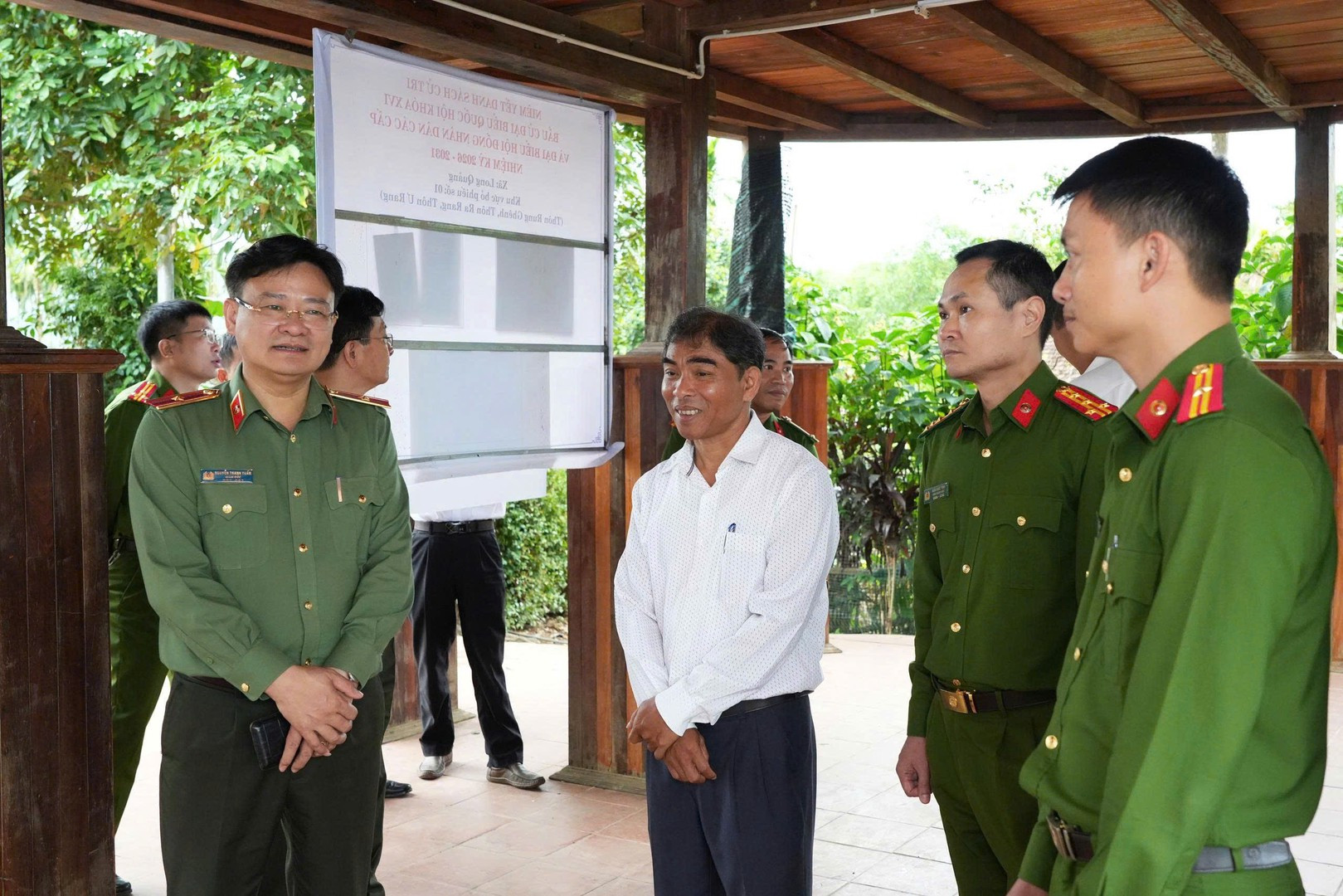 Thiếu tướng Nguyễn Thanh Tuấn kiểm tra công tác bảo đảm ANTT bầu cử