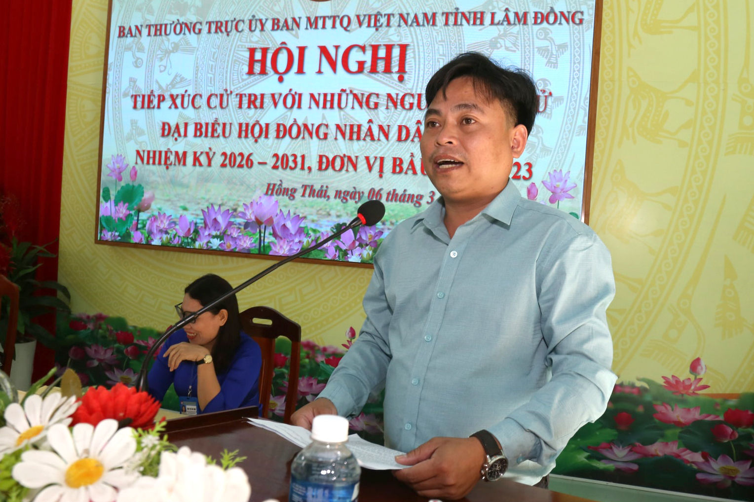 ung-cu-vien-nguyen-quang-thai-hung-trinh-bay-chuong-trinh-hanh-dong-tai-hoi-nghi-tiep-xuc-cu-tri(1).jpg