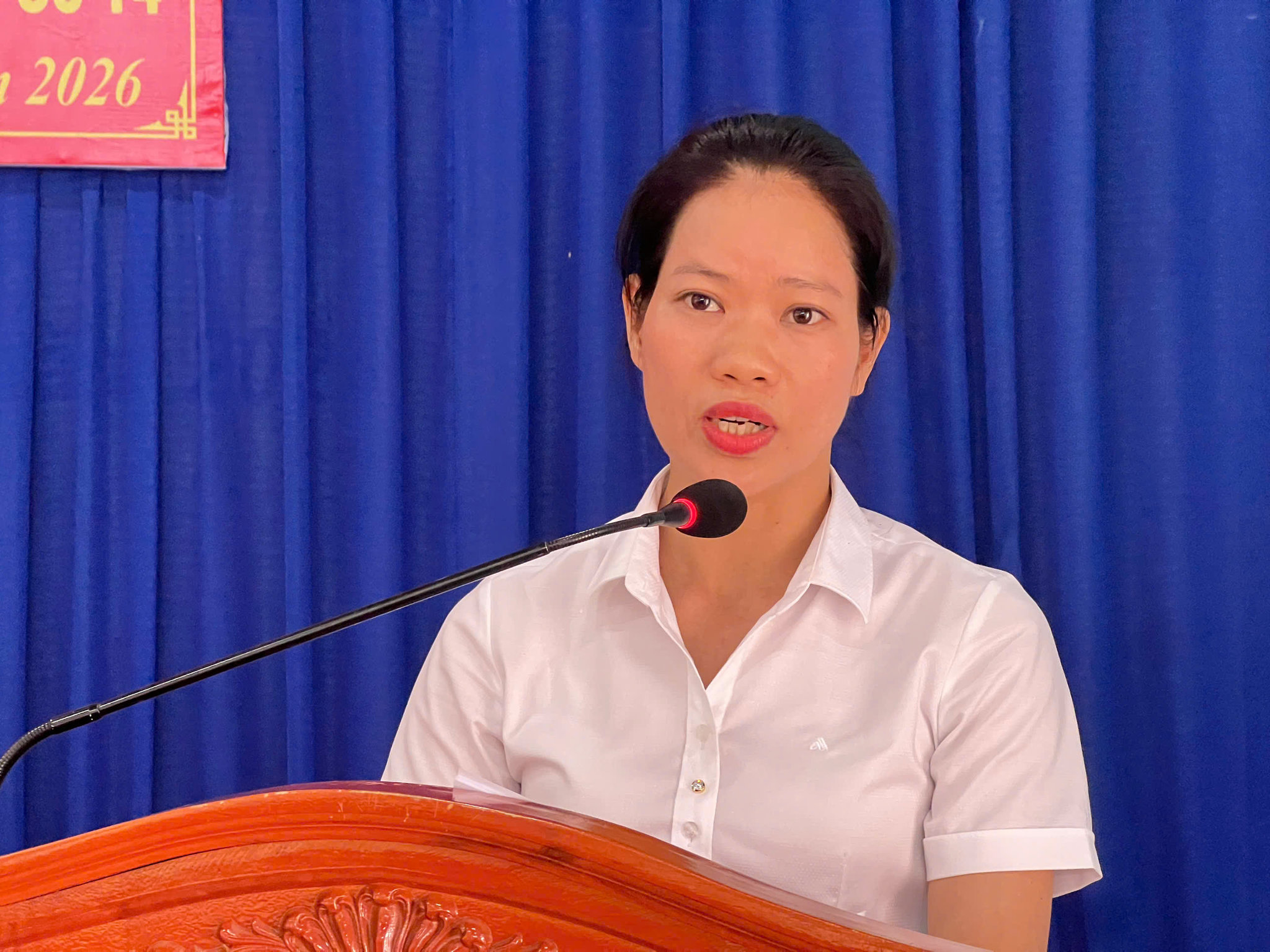 Bà Nguyễn Thị Thanh Thảo, Bí thư Đảng ủy xã Đạ Huoai 2 trình bày chương trình hành động ứng cử đại biểu HĐND tỉnh