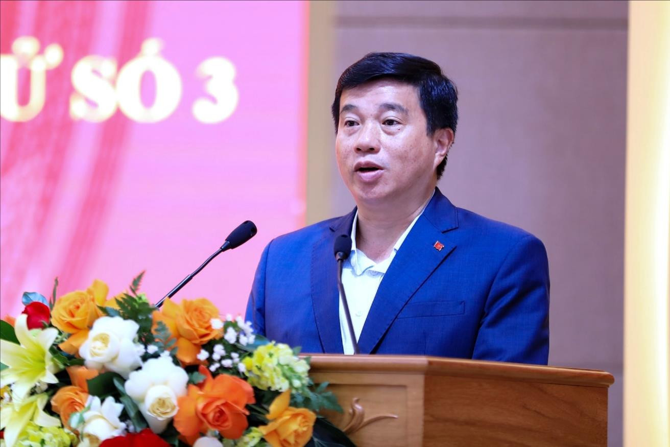 bi-thu-tinh-uy-lam-dong-y-thanh-ha-nie-kdam-cam-ket-dong-hanh-cung-cu-tri-dia-phuong(1).jpg