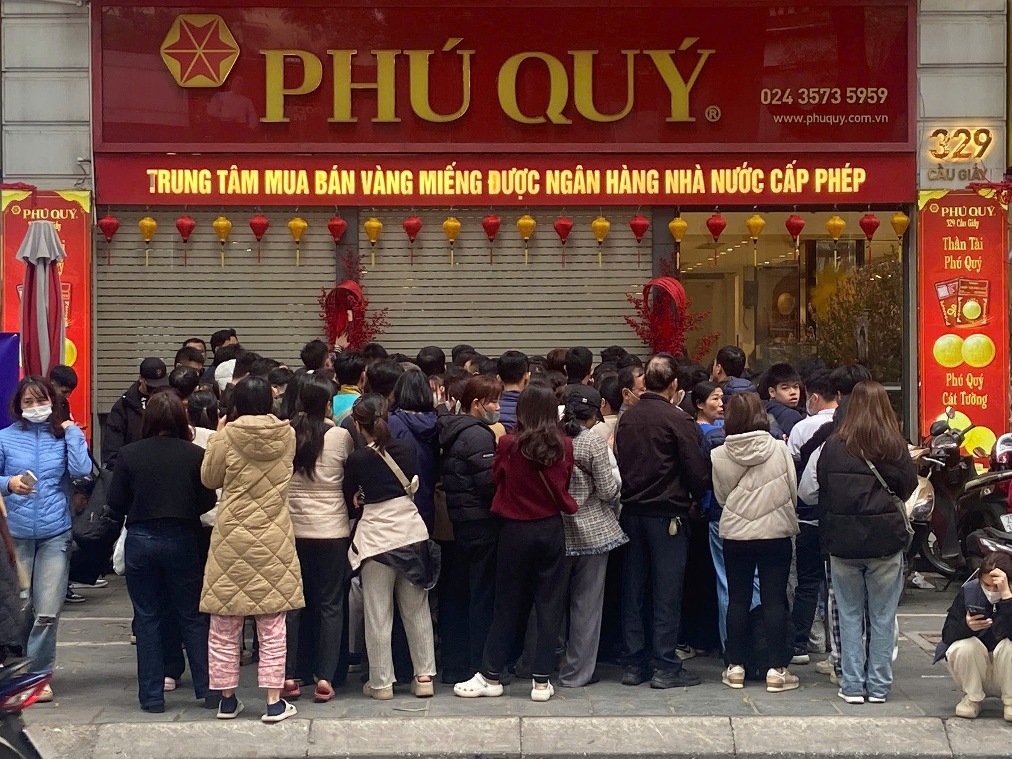 Giá vàng hôm nay 08/03/2026: Giá vàng SJC, vàng nhẫn trong nước, vàng thế giới cuối tuần