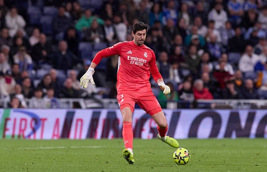 Thủ thành Thibaut Courtois duy trì sự ổn định trong khung gỗ Real Madrid.