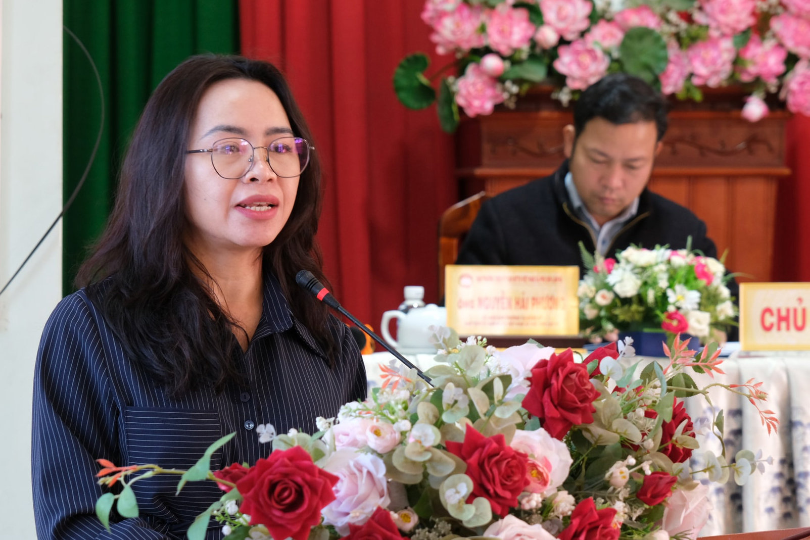 ba-tran-thi-hong-hanh-pho-bi-thu-thuong-truc-dang-uy-xa-nam-ban-lam-ha-trinh-bay-chuong-trinh-hanh-dong-tai-hoi-nghi(1).jpg