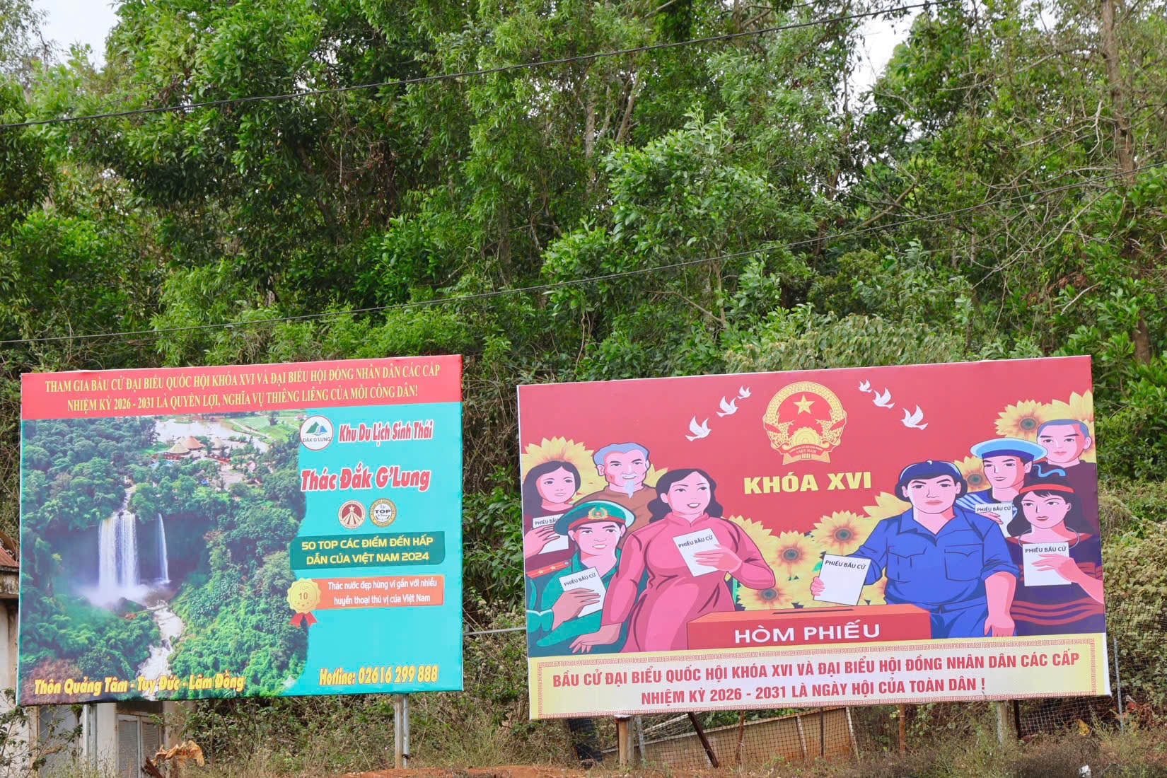 Các pano tuyên truyền về Ngày hội non sông được trang trí ở nhiều nơi (2)