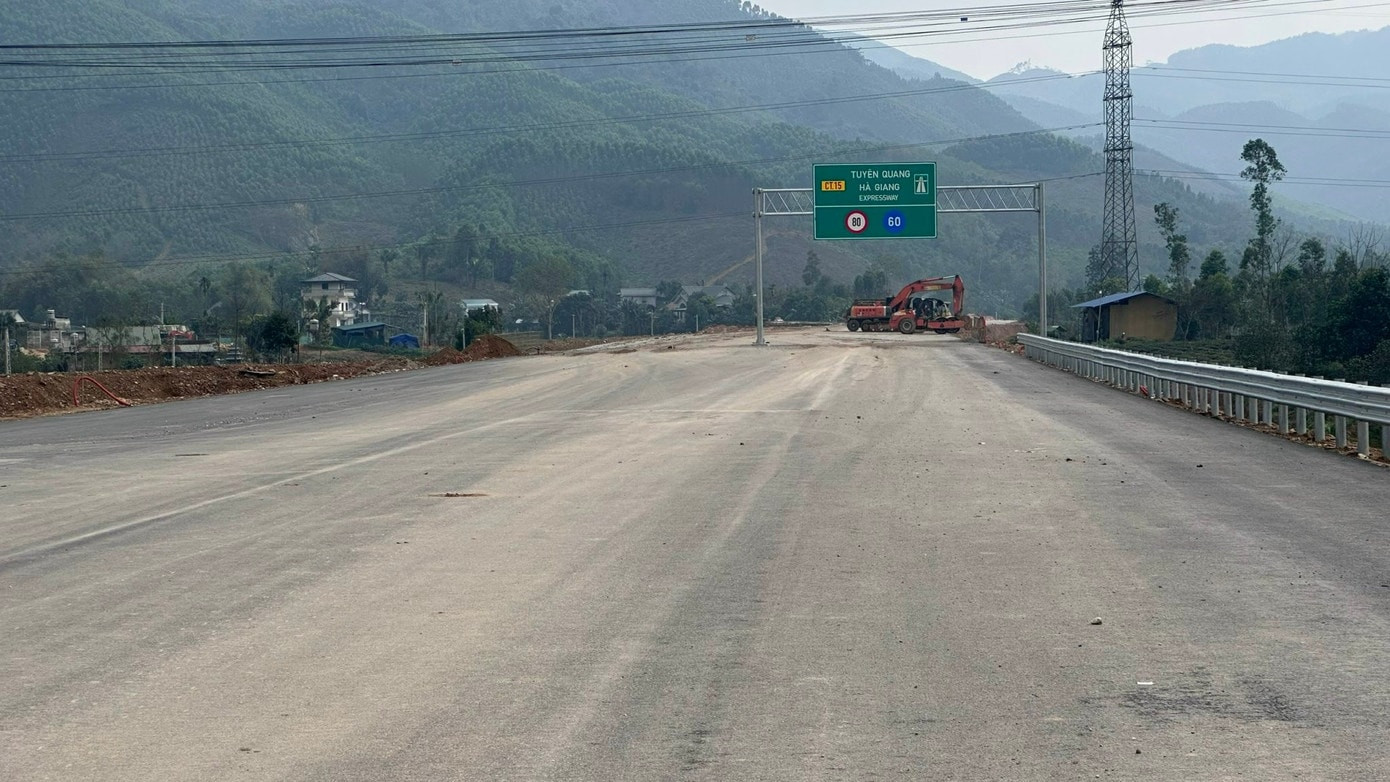 Công trường thi công cao tốc Tuyên Quang - Hà Giang với mục tiêu cơ bản hoàn thành vào tháng 4.