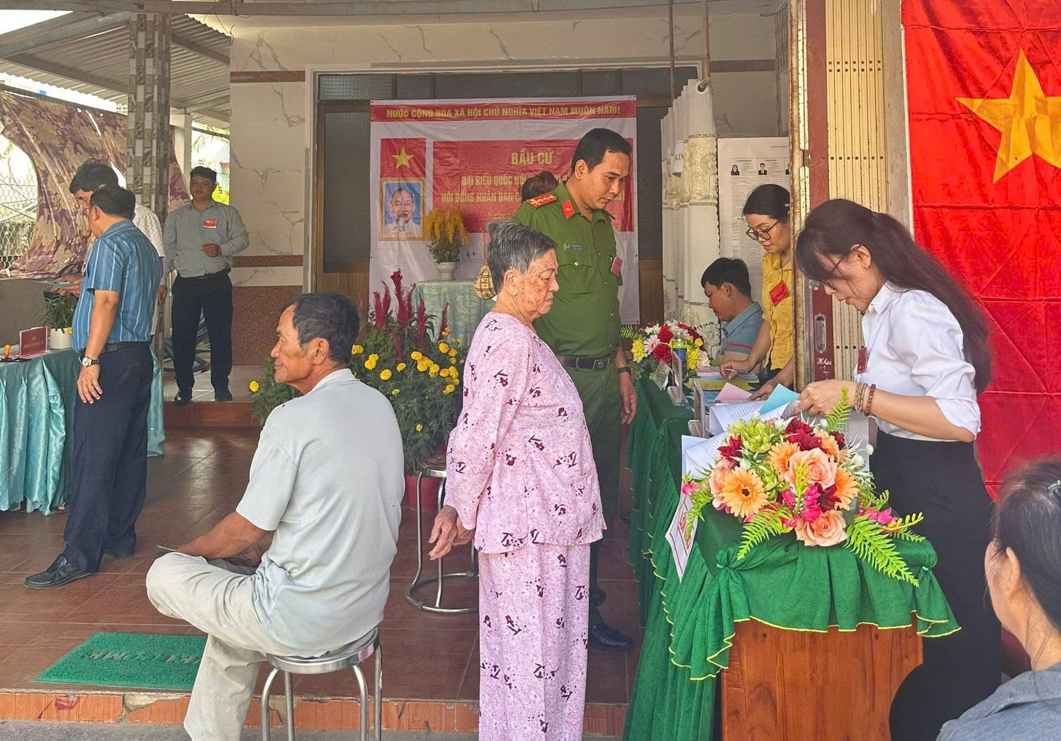 Lực lượng Công an trực chiến bảo vệ an toàn bầu cử
