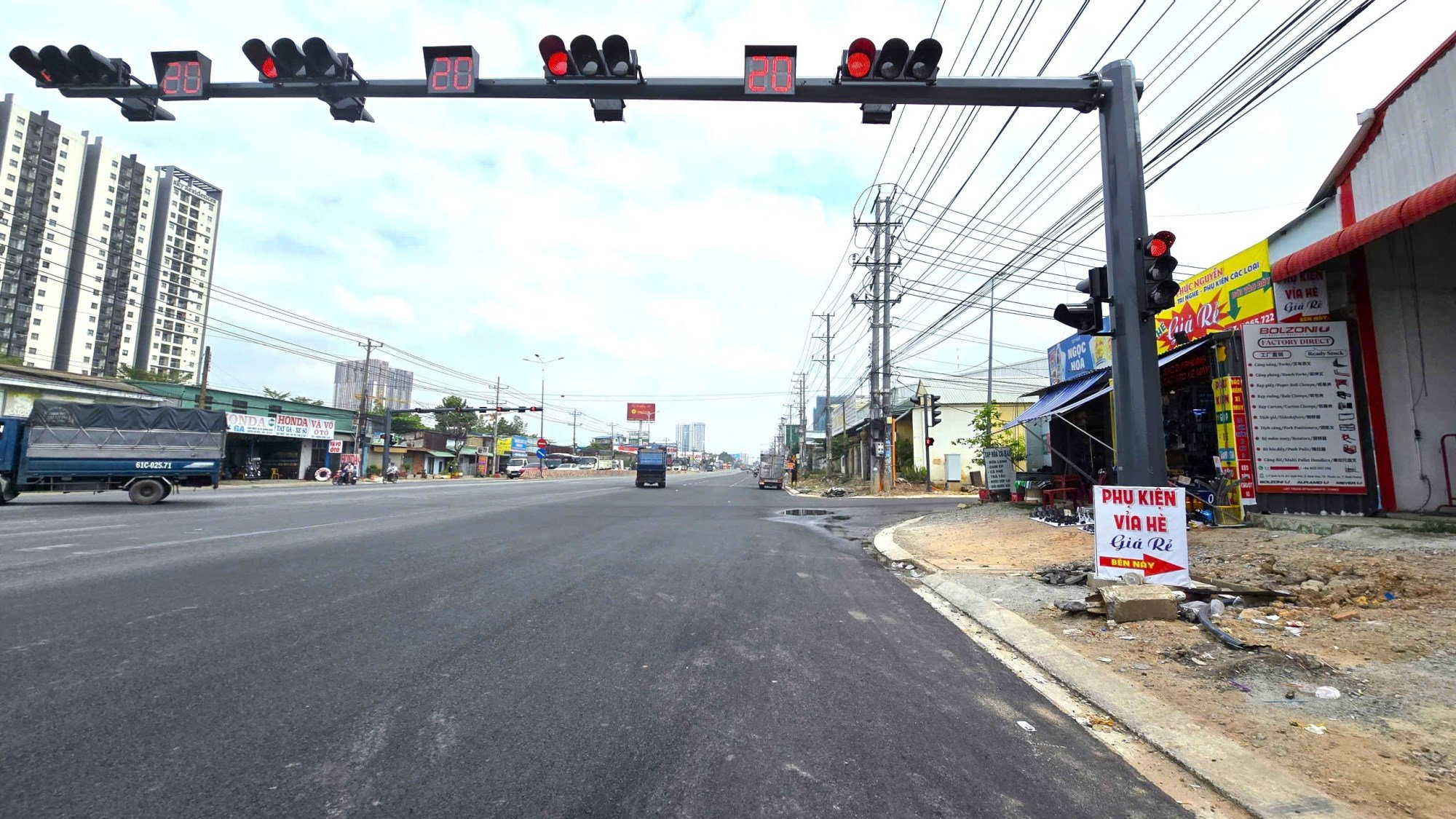 Đoạn Quốc lộ 13 từ cầu Ông Bố đến Lê Hồng Phong đang hoàn thiện
