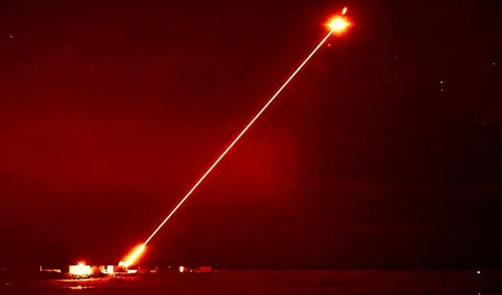 Hệ thống vũ khí năng lượng định hướng laser DragonFire khai hỏa trong thử nghiệm