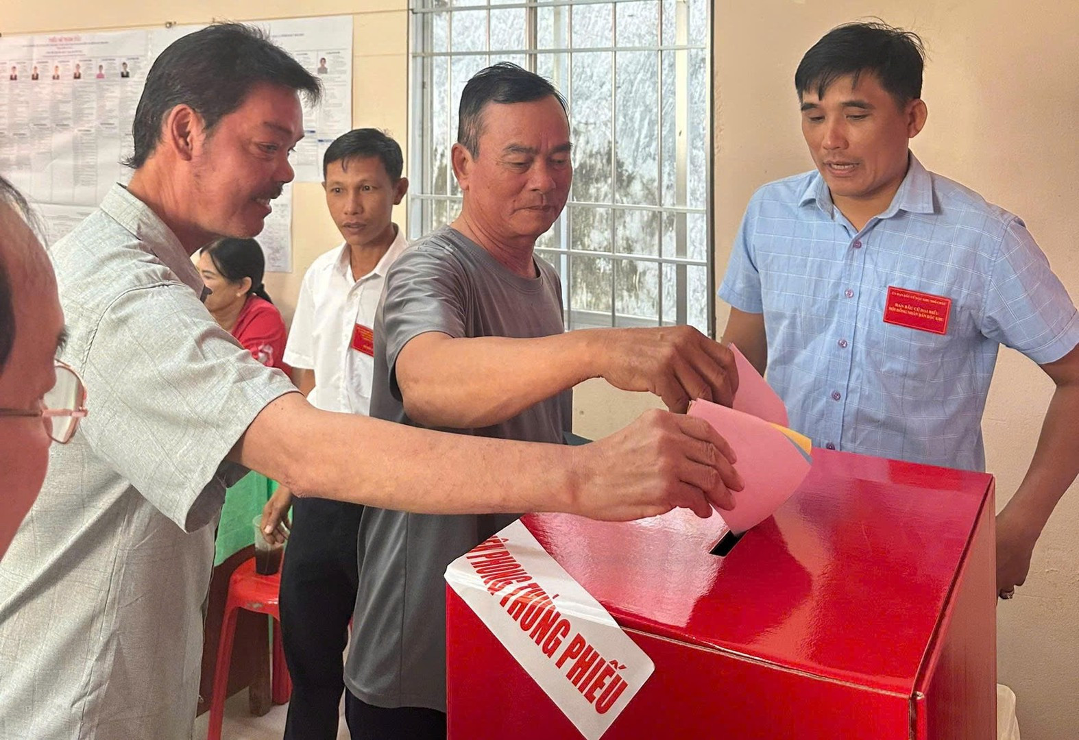 Người dân Thổ Châu thực hiện quyền công dân