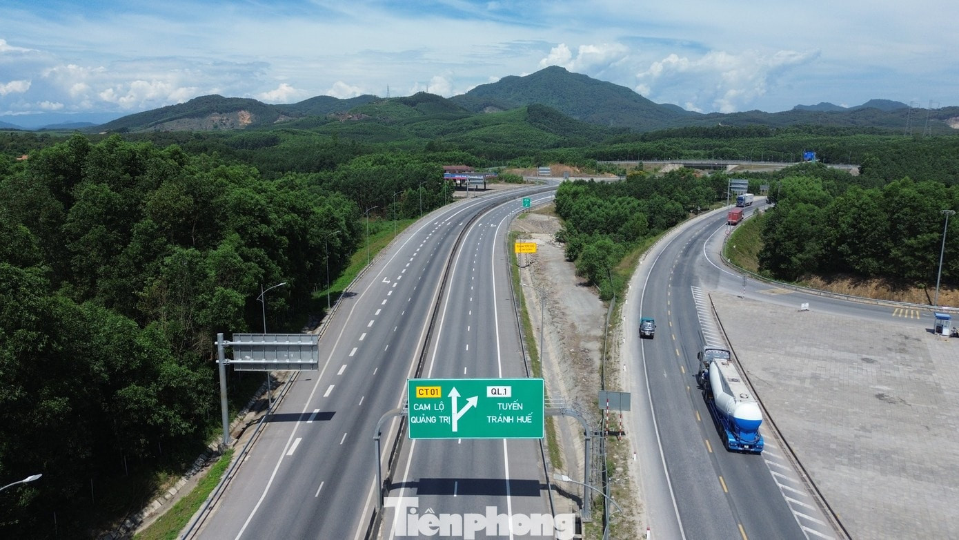 Cao tốc Cam Lộ - La Sơn quy mô phân kỳ đang được ưu tiên nâng cấp lên 4 làn xe.
