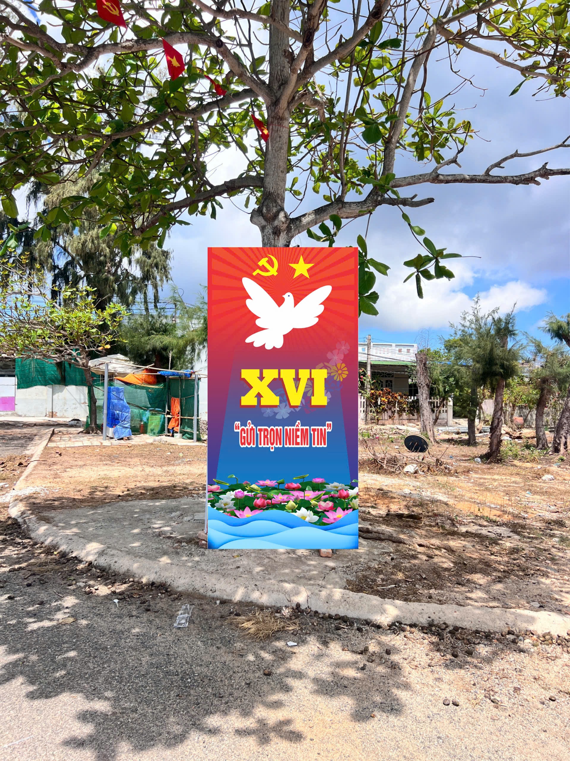 Những pano, áp phíc nhắc nhở người dân về và trách nhiệm của mình đối với ngày hội của đất nước (5)