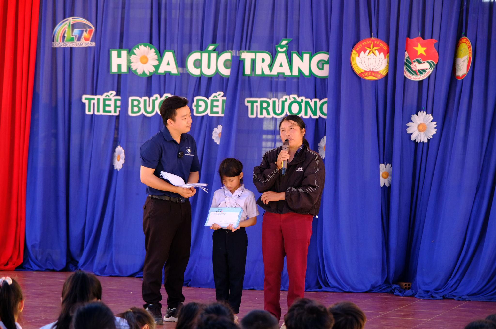 Bà Vũ Thị Soi, mẹ của bông cúc trắng Anh Thư gửi lời cảm ơn tới chương trình và các mạnh thường quân