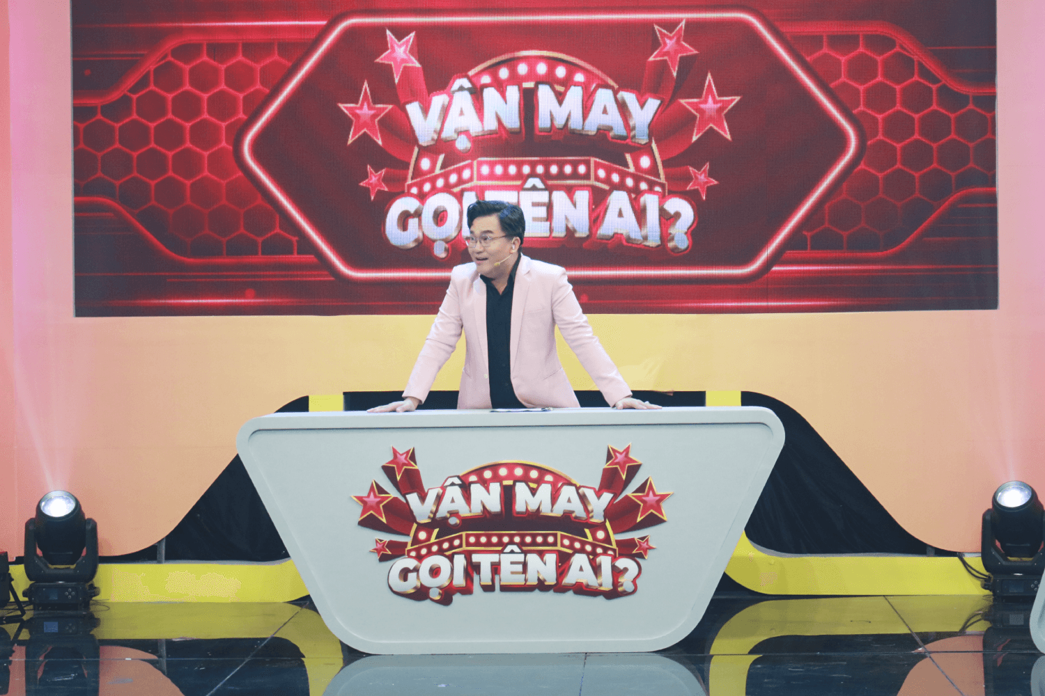 MC Đại Nghĩa dẫn dắt chương trình Vận may gọi tên ai