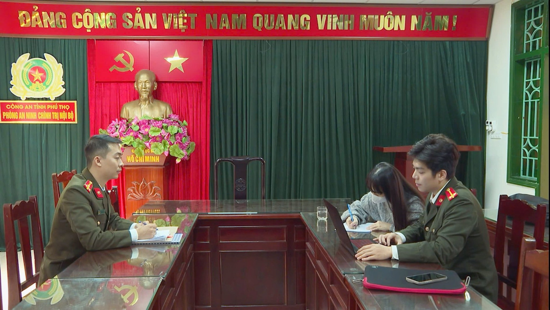 Công an Link vào Phú Thọ làm việc với chủ tài khoản TikTok vi phạm