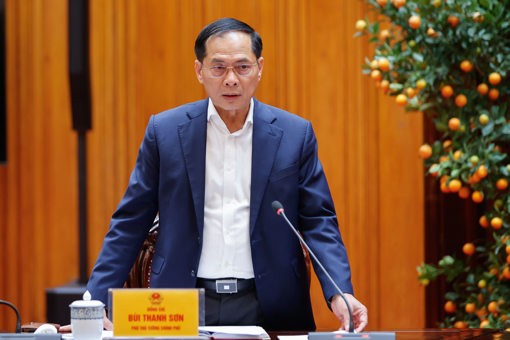 Thủ tướng: Sử dụng ngay Quỹ bình ổn giá xăng dầu; dứt khoát không để thiếu năng lượng trong mọi hoàn cảnh- Ảnh 2.