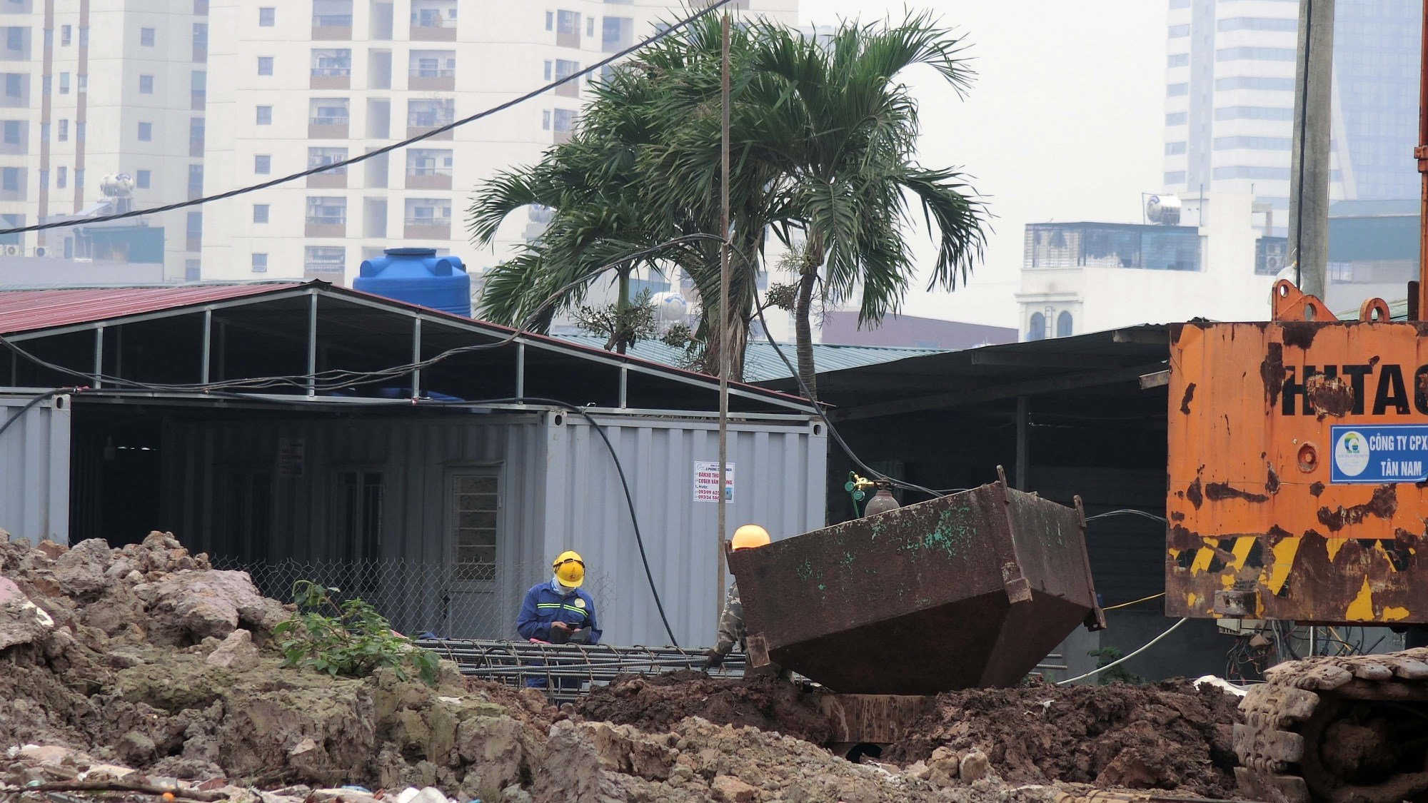 Khó khăn khi thi công trên tuyến Quốc lộ 6