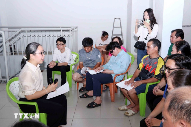 ttxvn-bau-cu-quoc-hoi-va-hdnd-tp-ho-chi-minh-ho-tro-cu-tri-khiem-thi-tham-gia-bau-cu-1103-2.jpg