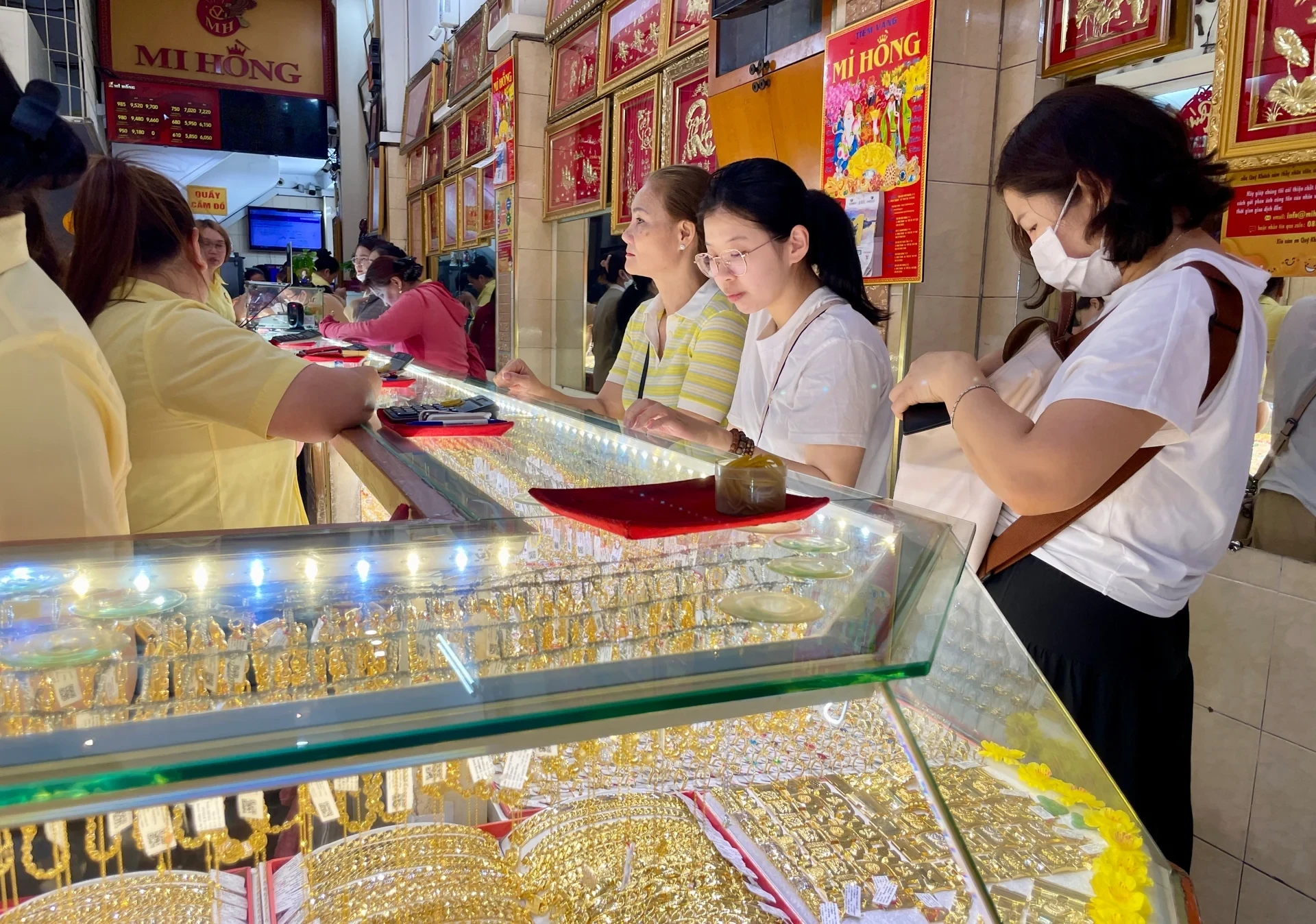 Giá vàng cập nhật 12h hôm nay 12/3/2026 giảm từ 200 nghìn đến 1,4  triệu/lượng