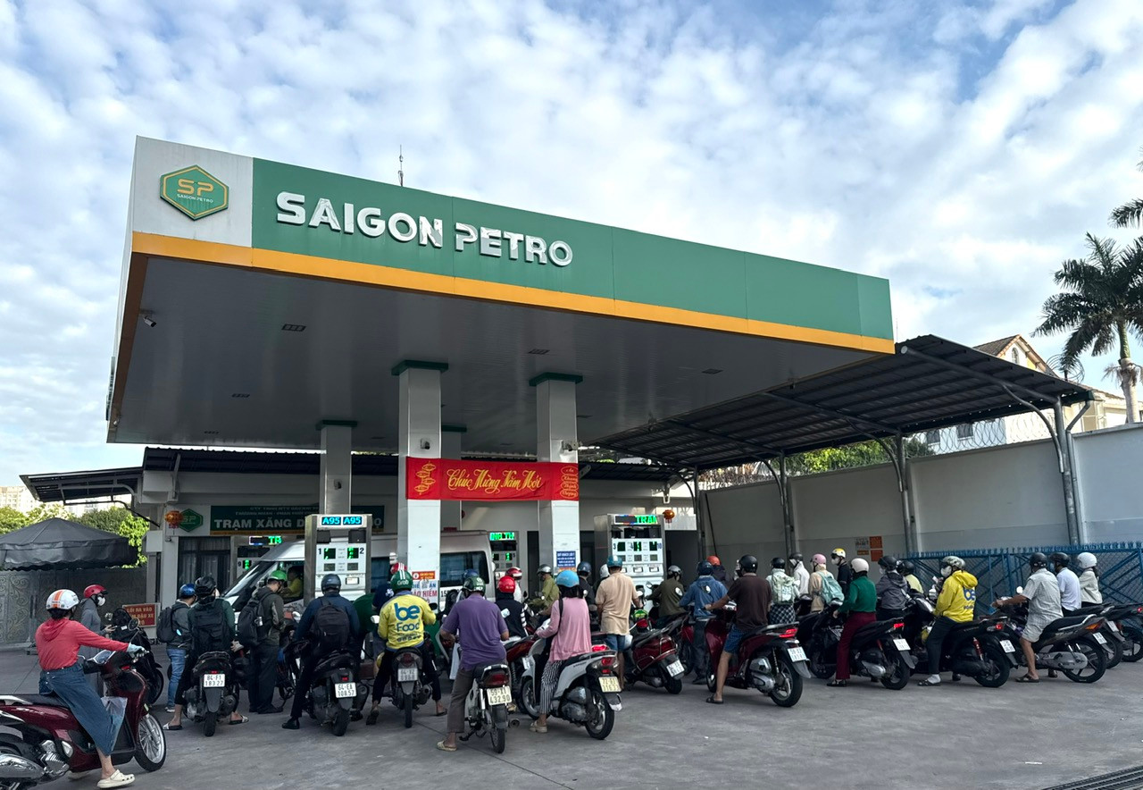 Cập nhật giá xăng dầu hôm nay 11/3/2026: Từ 0h, giá xăng RON95 tăng hơn 2000 đồng, sử dụng Quỹ bình ổn giá xăng dầu