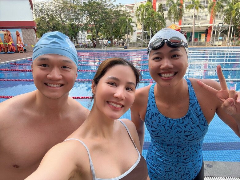 Diễm My 9x và ông xã đi học bơi.