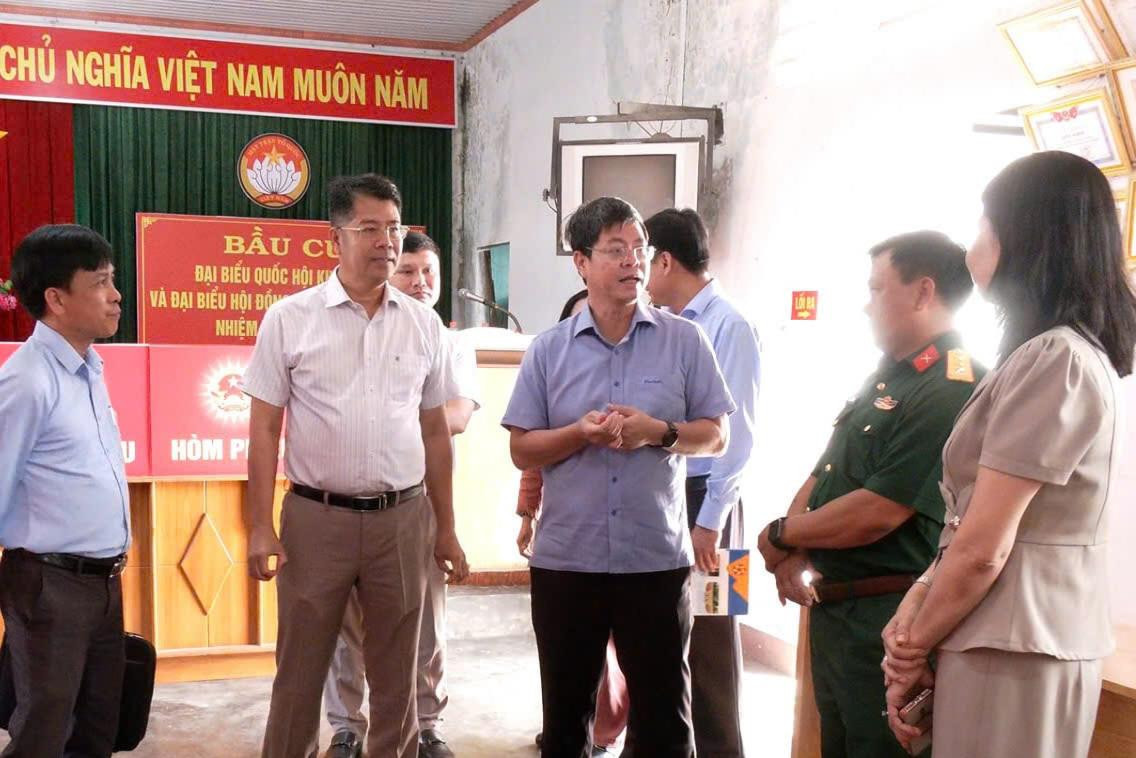 pho-chu-tich-ubnd-tinh-nguyen-hong-hai-kiem-tra-cong-tac-chuan-bi-bau-cu-tai-to-dan-pho-4-tan-an-1-.jpg