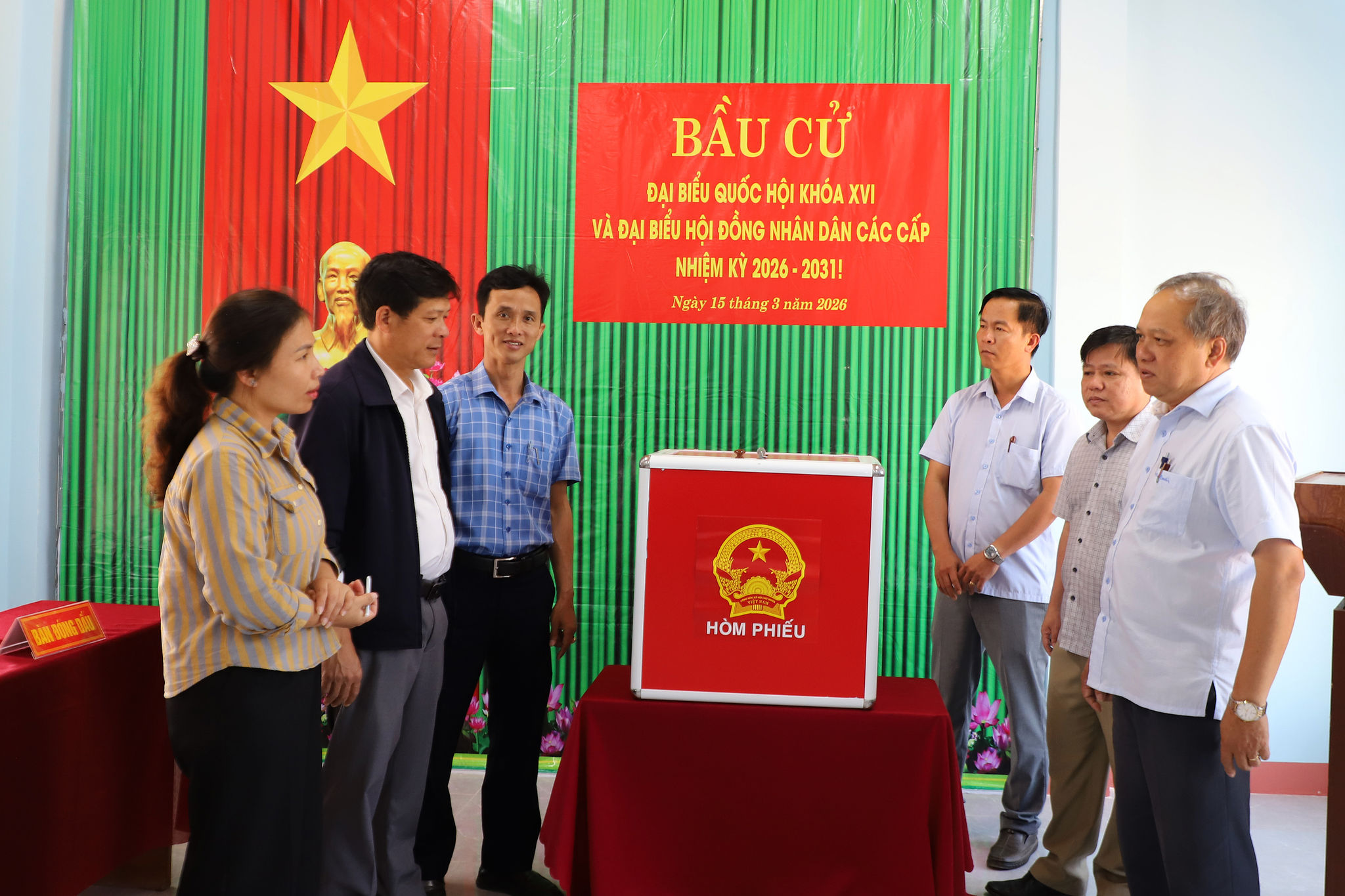 Xã Tà Đùng lên phương án đưa thùng phiếu vào khu dân cư nằm sâu trong rừng