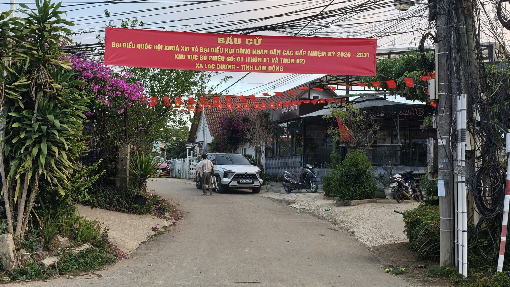 Băng rôn, khẩu hiệu tuyên truyền về cuộc bầu cử đại biểu HĐND các cấp nhiệm kỳ 2026 - 2031 được treo khắp các tuyến đường
