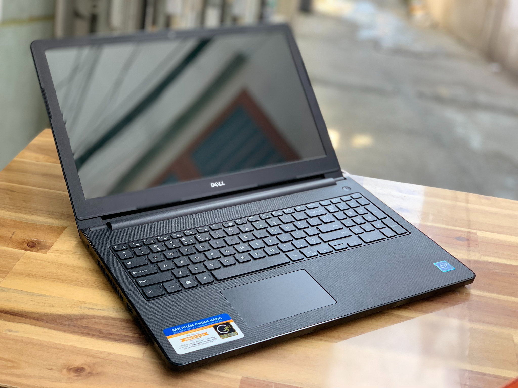 Dell Inspiron 15 3543 Màn hình lớn, đồ họa rời