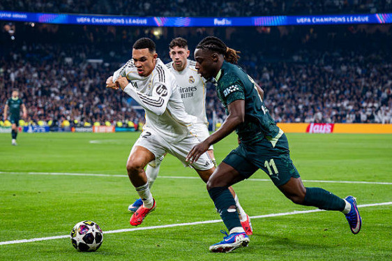 Jeremy Doku là điểm sáng duy nhất của Man City