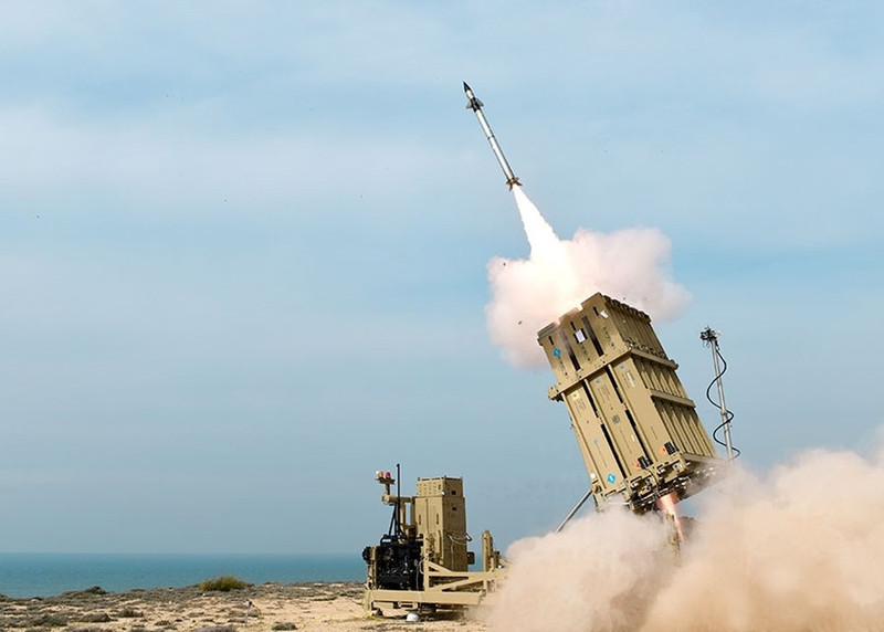 Tên lửa đánh chặn của Iron Dome được phóng đi