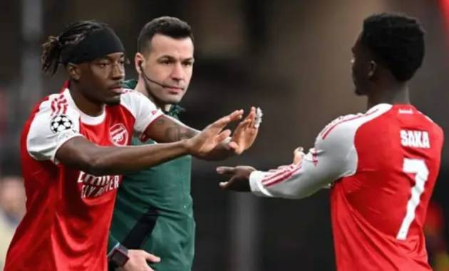 Mikel Arteta quyết định rút Bukayo Saka khỏi sân trong trận gặp Bayer Leverkusen để thay bằng Noni Madueke.
