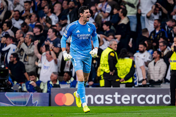Thibaut Courtois thực hiện pha cứu thua xuất thần trước các chân sút Man City