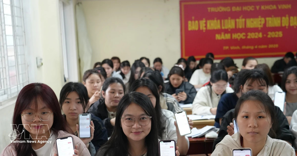 All student information from Vinh Medical University has been updated via the VNeID application. (Photo: VNA)