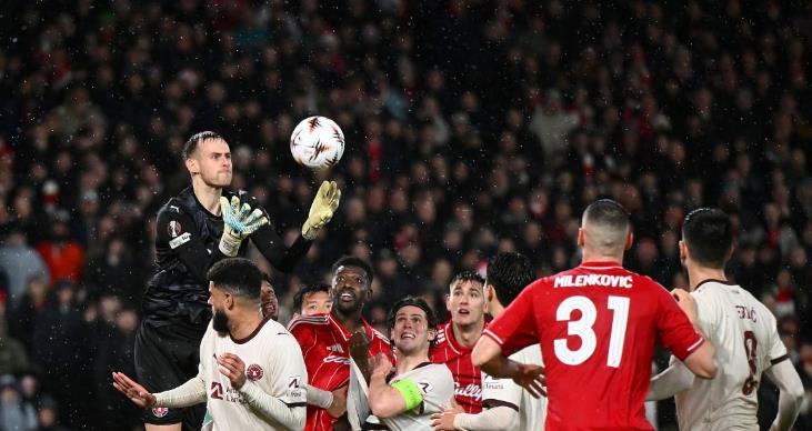Nottingham Forest đối mặt với nhiều áp lực trước Midtjylland tại Europa League.