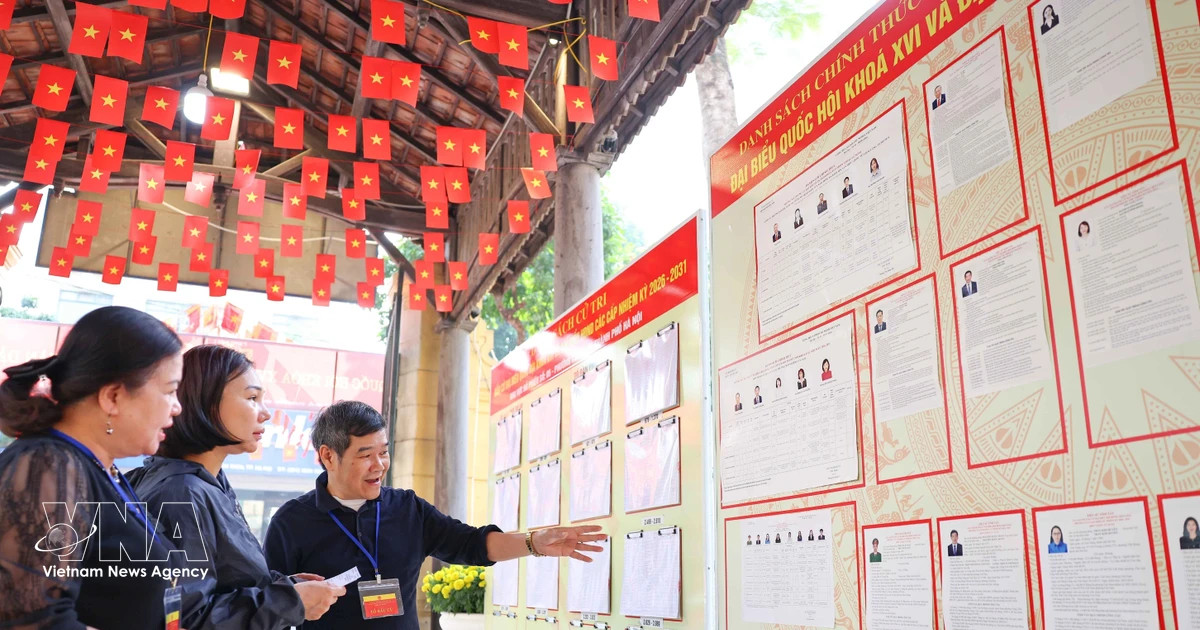 Preparations at polling station No. 05 at Trung Vuong Secondary School (Cua Nam ward, Hanoi) have been basically completed. (Photo: VNA)