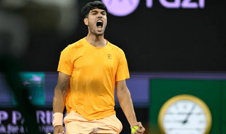 Carlos Alcaraz ăn mừng chiến thắng trước Cameron Norrie tại Indian Wells 2026