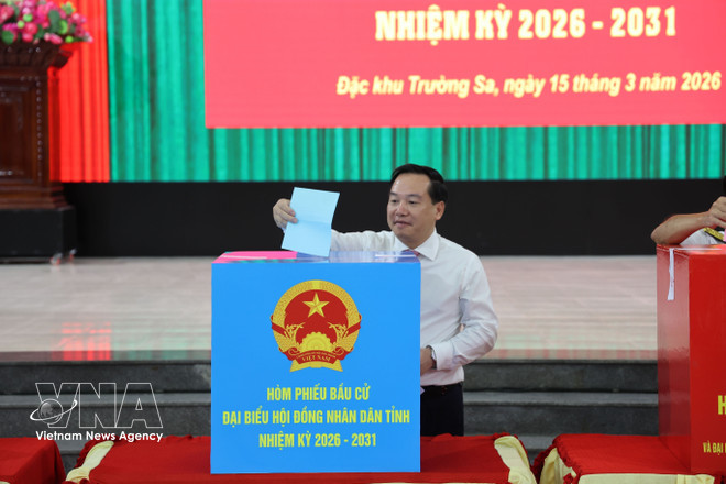 vnanet-ron-rang-ngay-hoi-non-song-o-truong-sa-8641288.jpg