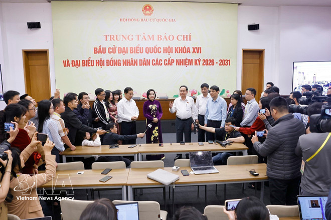 vnanet-chu-tich-quoc-hoi-tran-thanh-man-kiem-tra-cong-tac-bau-cu-tai-ha-noi-8642969-1.jpg