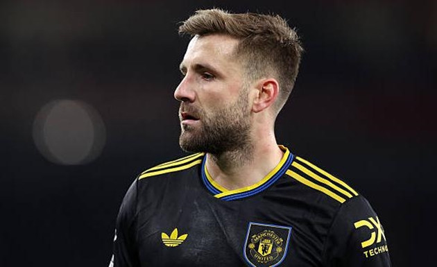 Hậu vệ Luke Shaw trong một tình huống tham gia tấn công, phối hợp cùng các đồng đội trên hàng công.