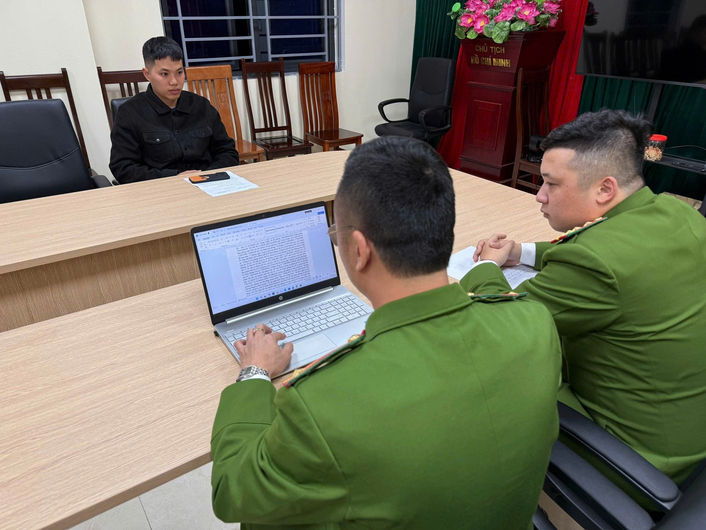 Đối tượng Hoàng Văn Lâm tại cơ quan Công an.