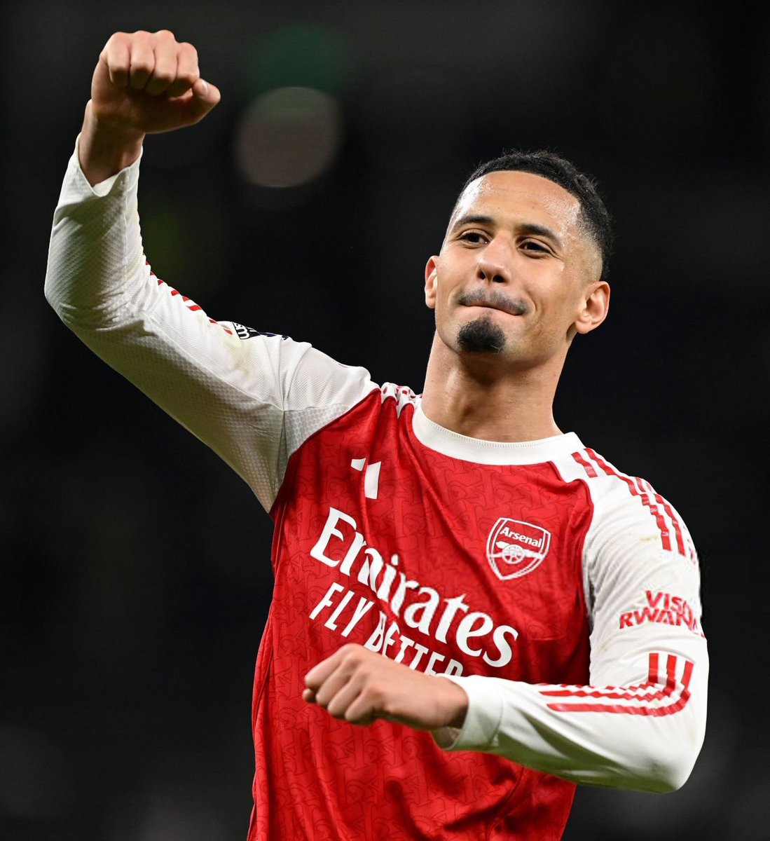 William Saliba (7,7): Chống đỡ rất xuất sắc trước lối chơi giàu thể lực của Everton.