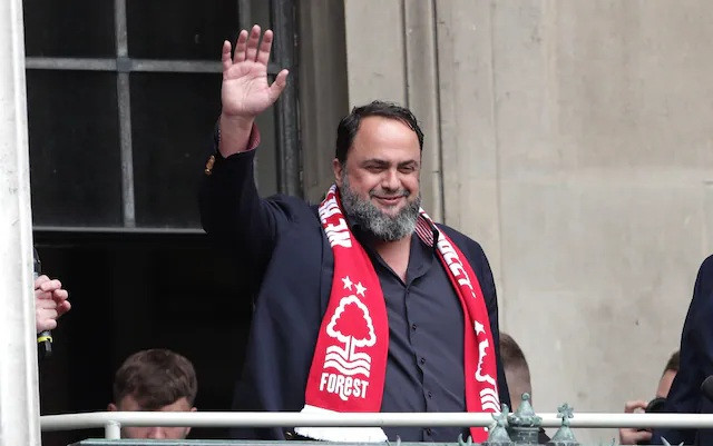 Chân dung Evangelos Marinakis, ông chủ đầy quyền lực của Nottingham Forest.